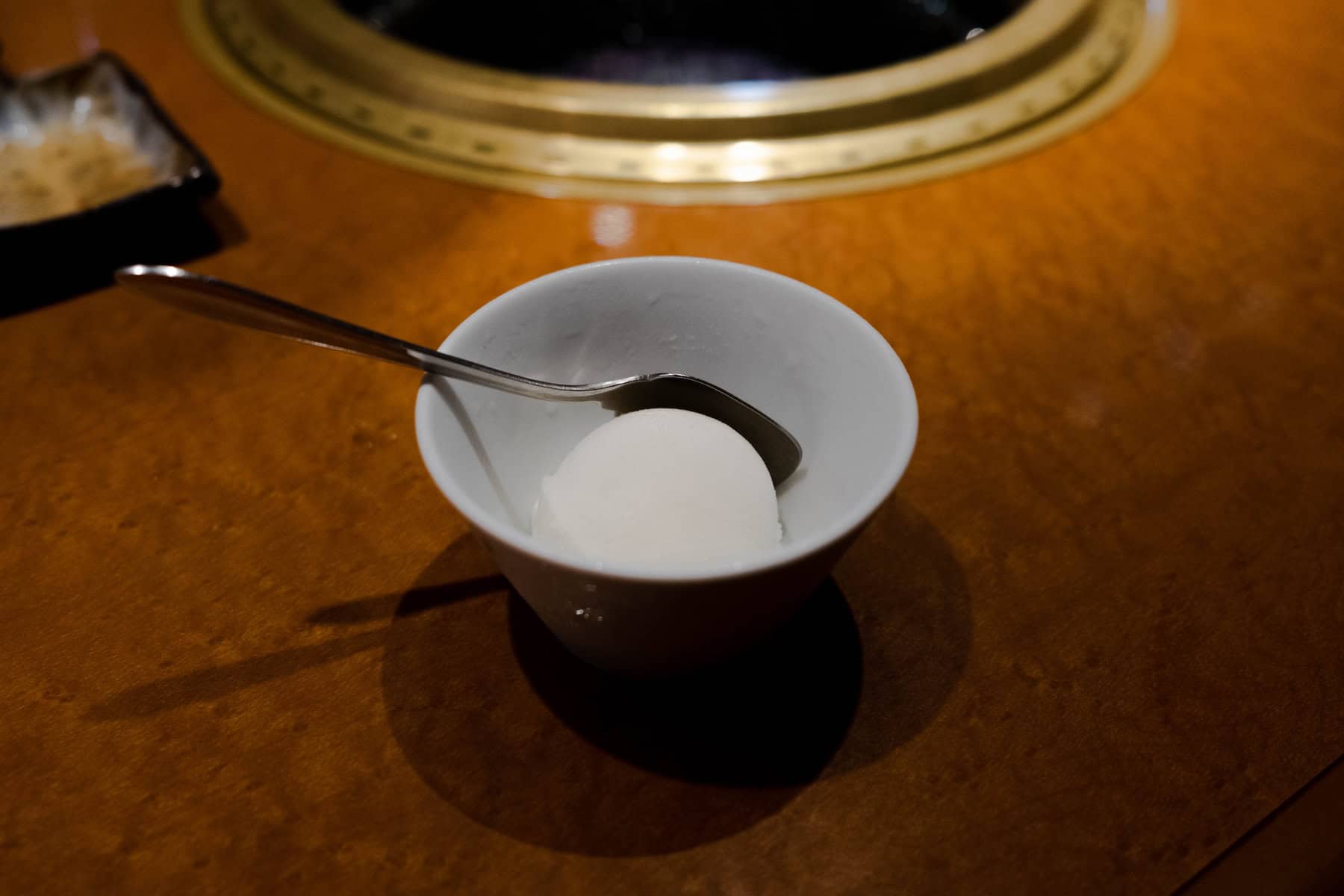一球白色雪酪