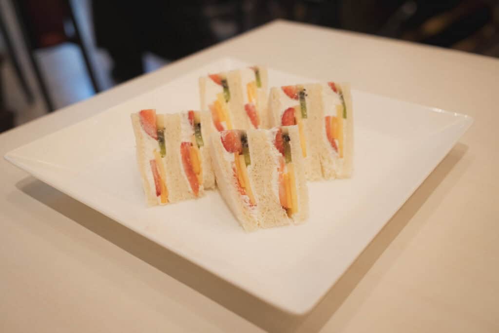 美食日記|日本橋千疋屋總本店:水果三明治與夏日限定桃子聖代